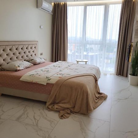 Prestige-Gold Apartment Ривне Екстериор снимка